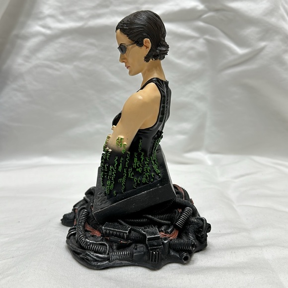 MATRIX Trinity bust - Picture 2 of 6